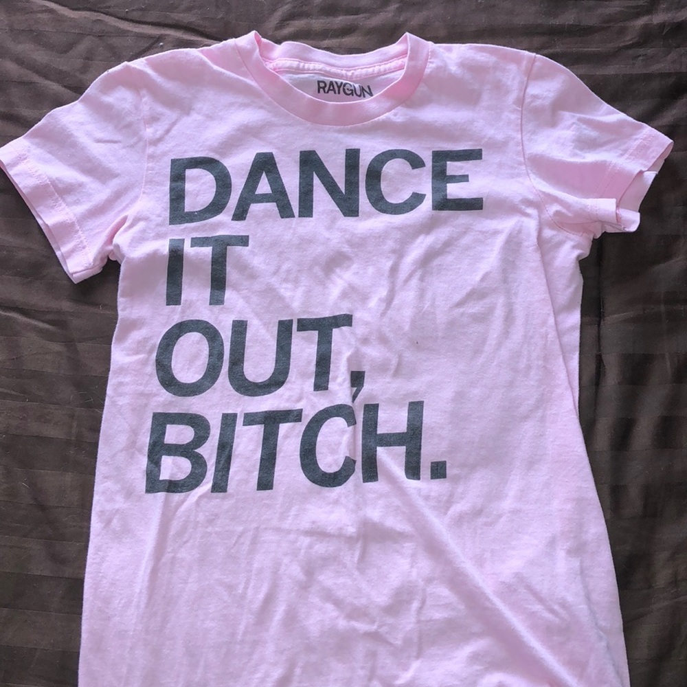 👑 Dance it out, bitch. Pink T-shirt.
